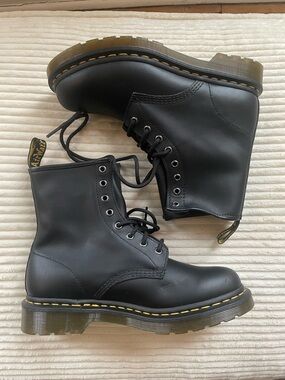Dr. Martens 1460 Women’s Smooth Leather Lace Up Boots | 9